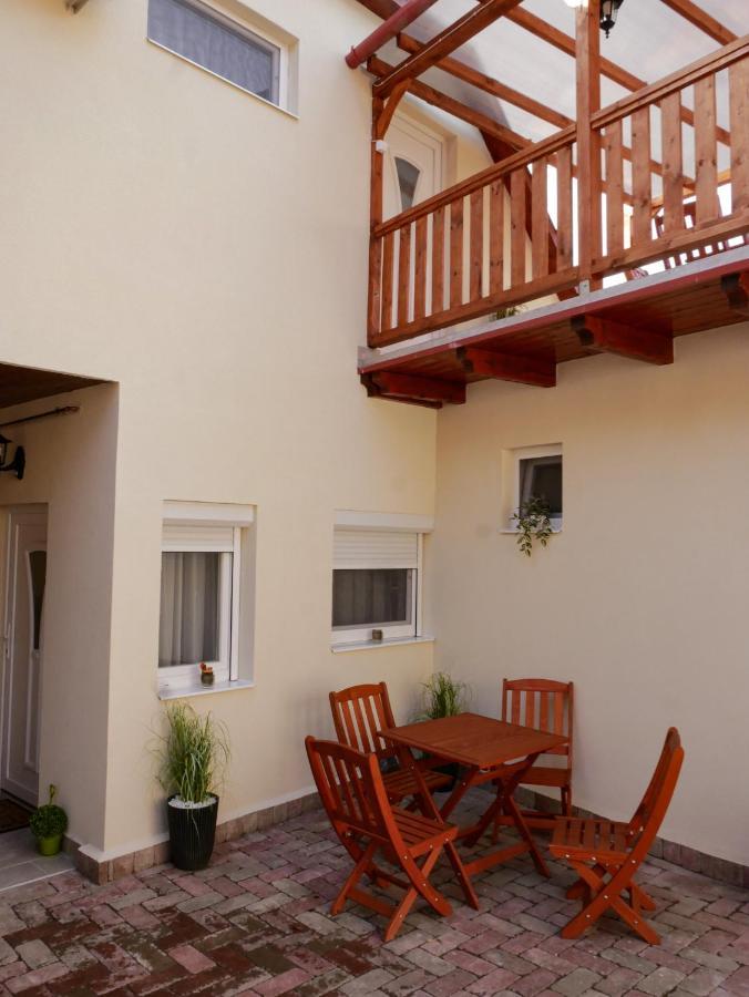 Varfal Apartman 埃格尔 外观 照片