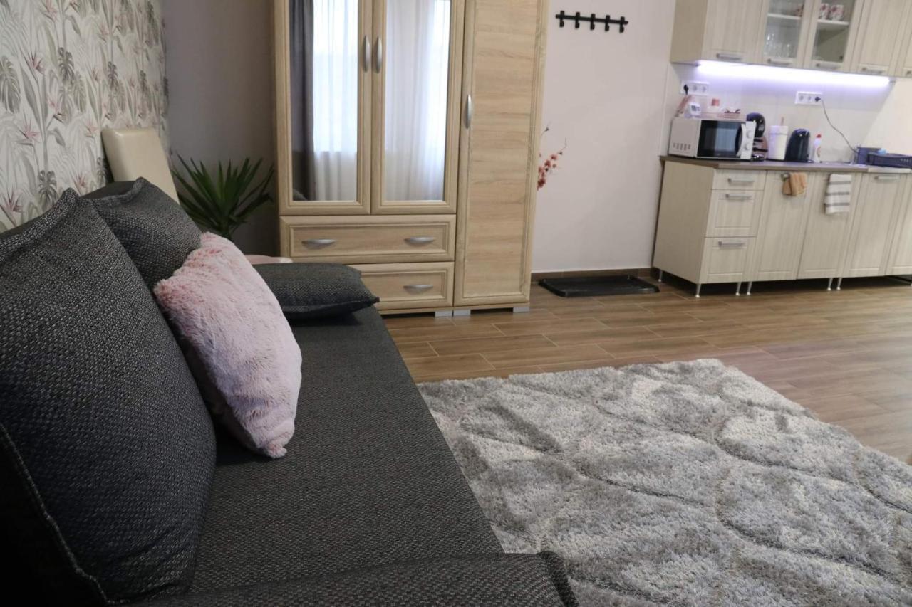 Varfal Apartman 埃格尔 外观 照片