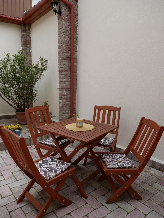 Varfal Apartman 埃格尔 外观 照片