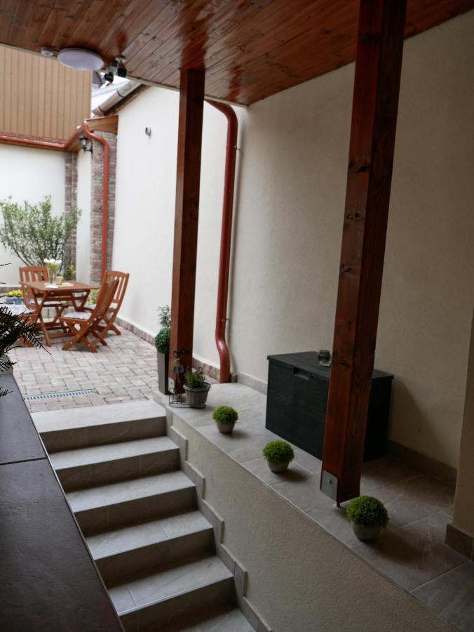 Varfal Apartman 埃格尔 外观 照片