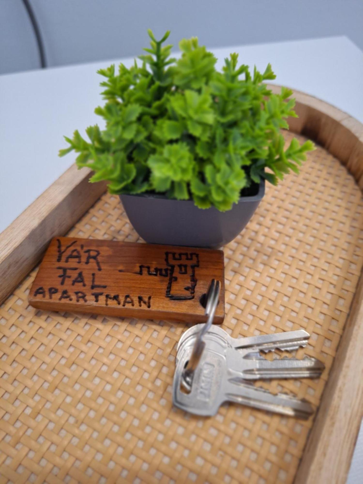 Varfal Apartman 埃格尔 外观 照片