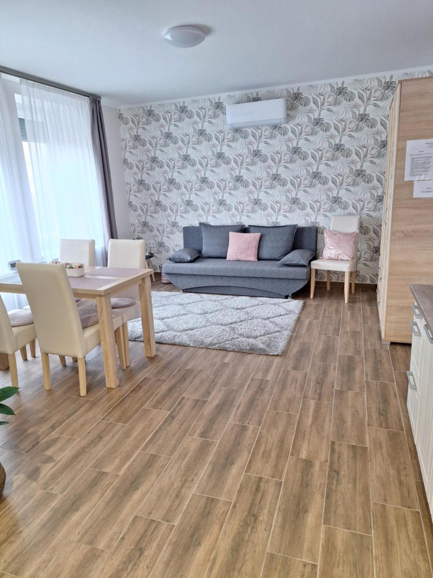 Varfal Apartman 埃格尔 外观 照片
