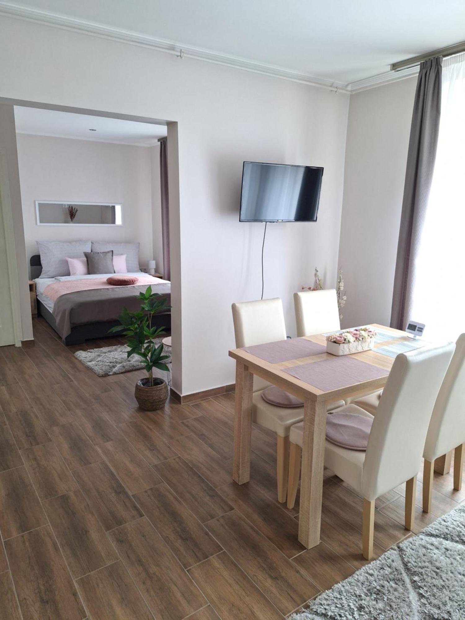 Varfal Apartman 埃格尔 外观 照片