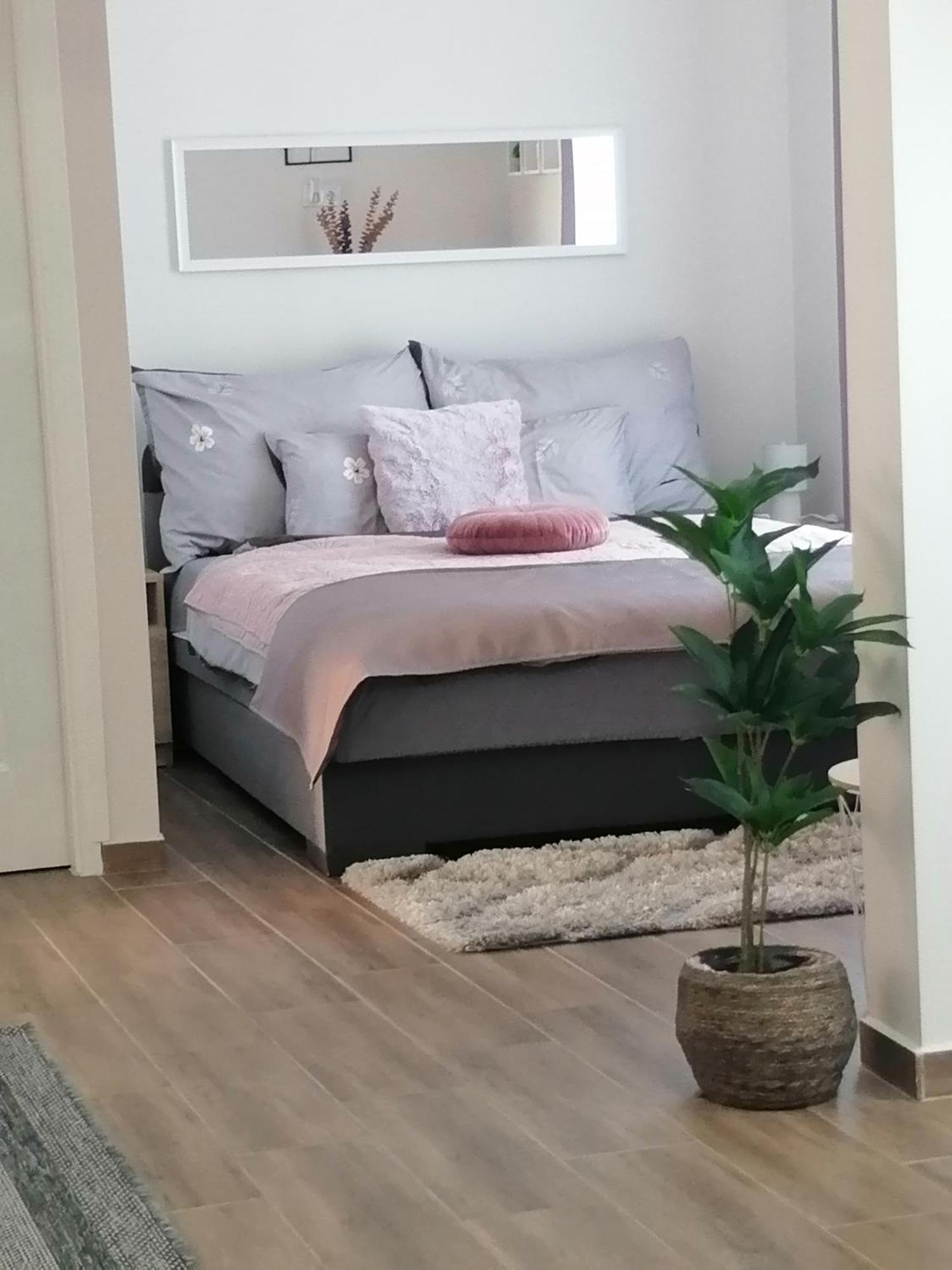 Varfal Apartman 埃格尔 外观 照片