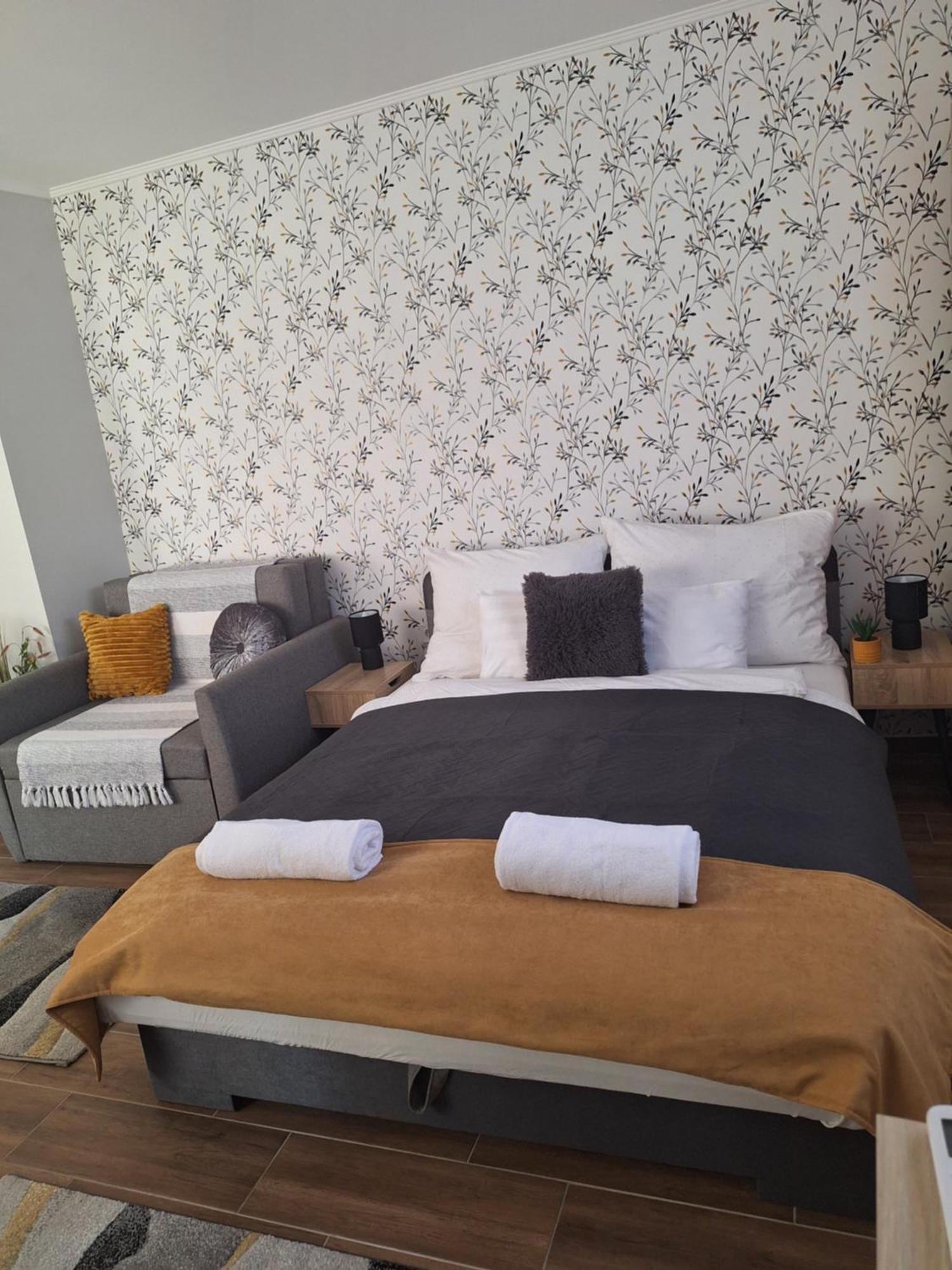 Varfal Apartman 埃格尔 外观 照片