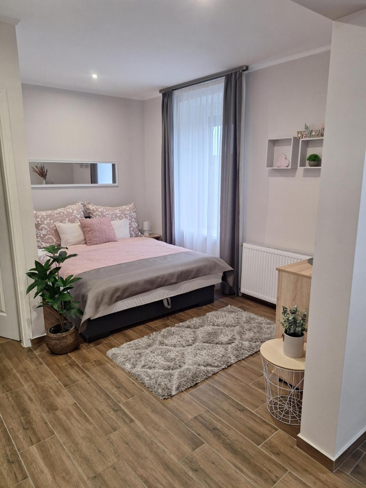 Varfal Apartman 埃格尔 客房 照片
